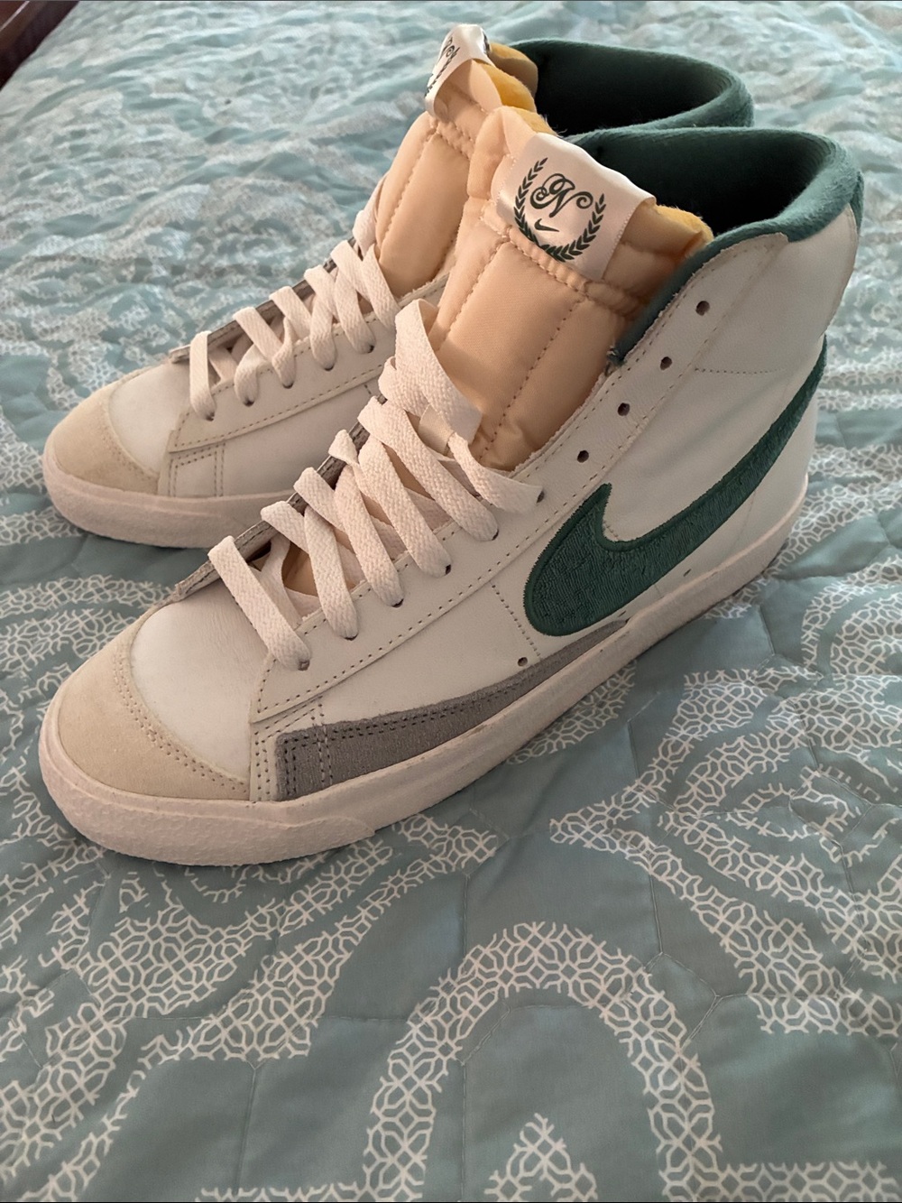Nike  Men’s High-Top Sneakers in White & Green  BRAND new ! Cute for Girl!